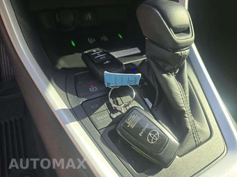 2025 Toyota RAV4 XLE - miniatura 5