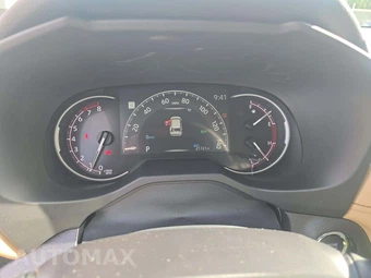 2025 Toyota RAV4 XLE - miniatura 6