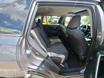 2025 Toyota RAV4 XLE - miniatura 13