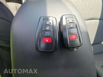 2025 Toyota RAV4 XLE - miniatura 5