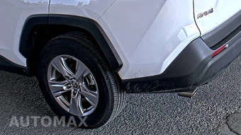 2025 Toyota RAV4 XLE – miniatura 10
