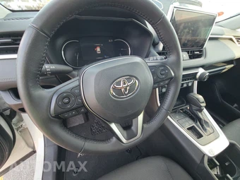 2025 Toyota RAV4 XLE – miniatura 15