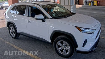 2025 Toyota RAV4 XLE – miniatura 3