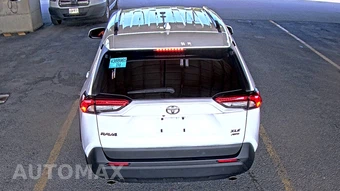 2025 Toyota RAV4 XLE – miniatura 5