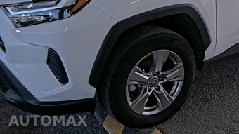 2025 Toyota RAV4 XLE – miniatura 7