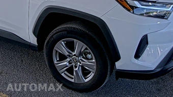 2025 Toyota RAV4 XLE – miniatura 8