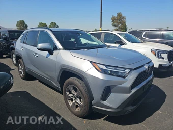 2025 Toyota RAV4 XLE - miniatura 3