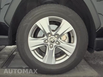 2025 Toyota RAV4 XLE - miniatura 10