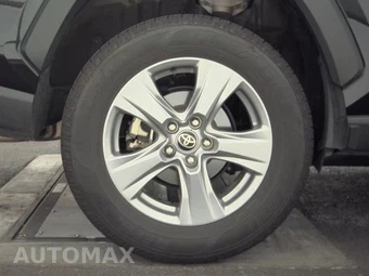 2025 Toyota RAV4 XLE - miniatura 11