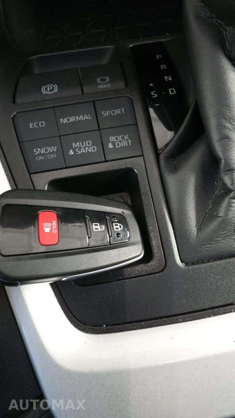 2025 Toyota RAV4 XLE - miniatura 24