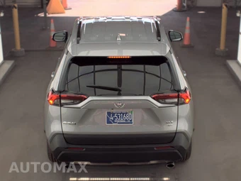 2025 Toyota RAV4 XLE - miniatura 5
