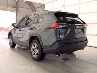2025 Toyota RAV4 XLE - miniatura 8