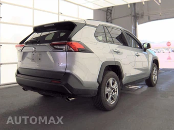 2025 Toyota RAV4 XLE – miniatura 5
