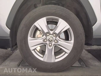 2025 Toyota RAV4 XLE – miniatura 9