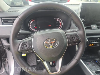 2025 Toyota RAV4 XLE - miniatura 10
