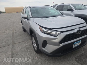 2025 Toyota RAV4 XLE - miniatura 3