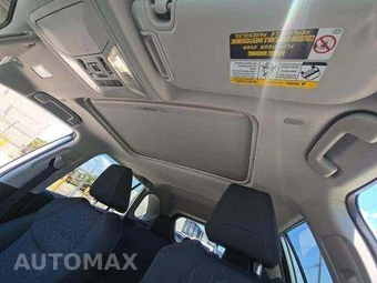 2025 Toyota RAV4 XLE - miniatura 12