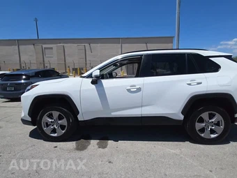 2025 Toyota RAV4 XLE - miniatura 3