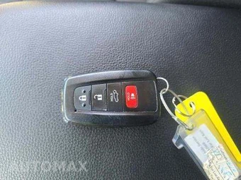 2025 Toyota RAV4 XLE - miniatura 9