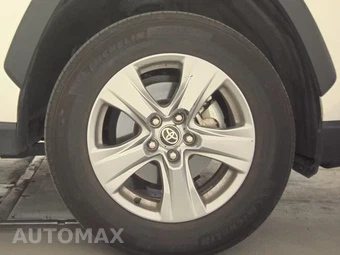2025 Toyota RAV4 XLE - miniatura 10