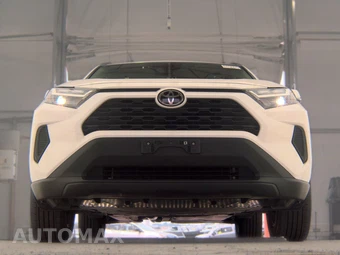 2025 Toyota RAV4 XLE - miniatura 3