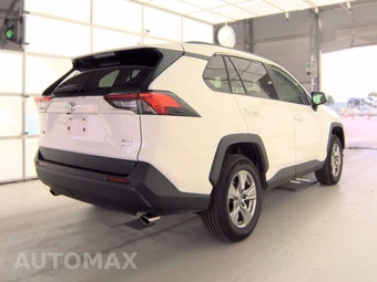 2025 Toyota RAV4 XLE - miniatura 5