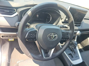 2025 Toyota RAV4 XLE - miniatura 15
