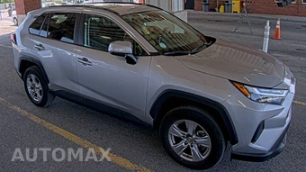 2025 Toyota RAV4 XLE - miniatura 3