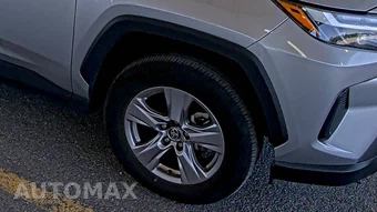 2025 Toyota RAV4 XLE - miniatura 8