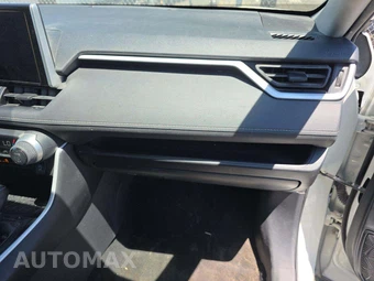 2025 Toyota RAV4 XLE – miniatura 16