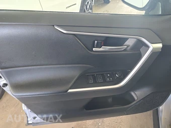 2025 Toyota RAV4 XLE - miniatura 15