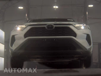2025 Toyota RAV4 XLE - miniatura 3