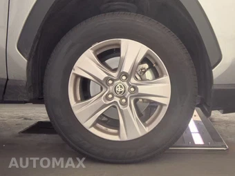 2025 Toyota RAV4 XLE - miniatura 10