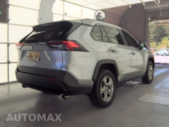 2025 Toyota RAV4 XLE - miniatura 5