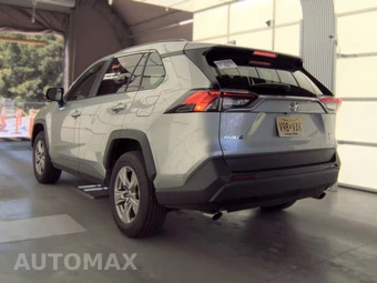 2025 Toyota RAV4 XLE - miniatura 8