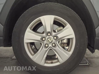 2025 Toyota RAV4 XLE - miniatura 10