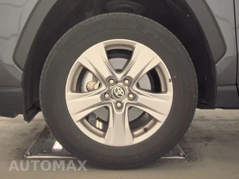 2025 Toyota RAV4 XLE - miniatura 9
