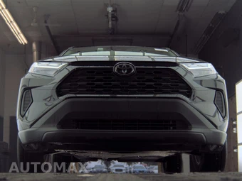 2025 Toyota RAV4 XLE - miniatura 3