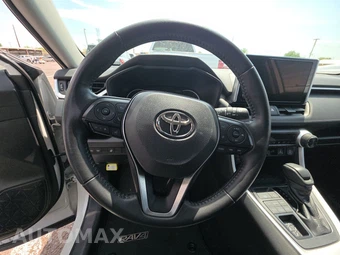 2025 Toyota RAV4 XLE - miniatura 16