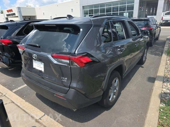 2025 Toyota RAV4 XLE - miniatura 3