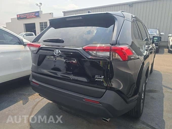 2025 Toyota RAV4 XLE – miniatura 3