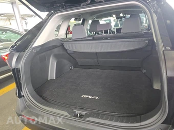 2025 Toyota RAV4 XLE - miniatura 17