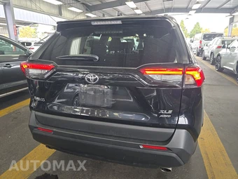 2025 Toyota RAV4 XLE - miniatura 5