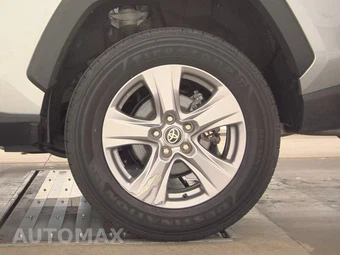 2025 Toyota RAV4 XLE - miniatura 12