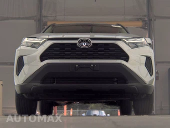 2025 Toyota RAV4 XLE - miniatura 3