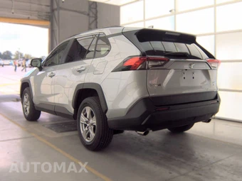 2025 Toyota RAV4 XLE - miniatura 8