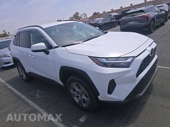 2025 Toyota RAV4 XLE – miniatura 3