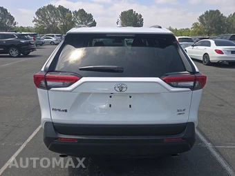 2025 Toyota RAV4 XLE – miniatura 5
