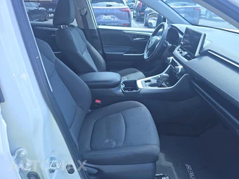 2025 Toyota RAV4 XLE – miniatura 8