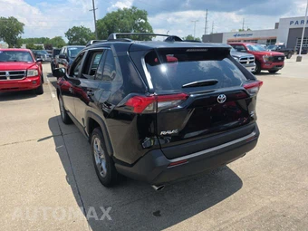 2025 Toyota RAV4 XLE – miniatura 2